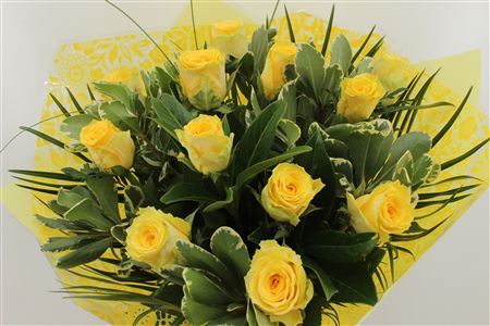 Bouquet with a dozen Yellow Roses